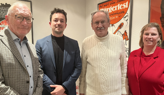 50 Jahrfeier im SPD-Bürgerbüro Schwabing: Franz Maget, Moritz Stober (Vorsitzender des Bürgerbüro-Trägervereins), Christian Ude und Ruth Waldmann, MdL (von links).